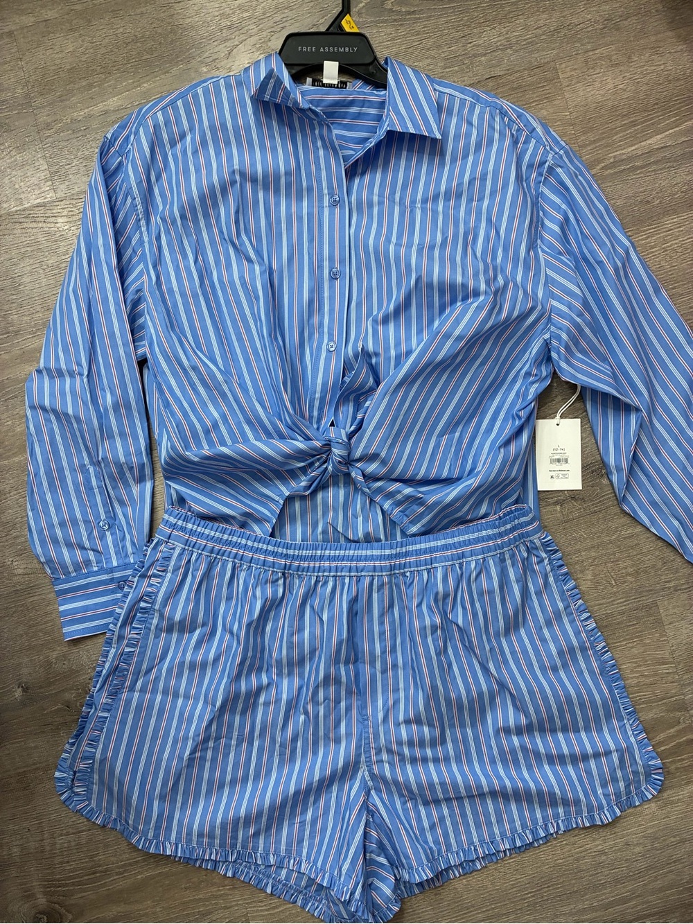 Free Assembly Blue Stripe Women’s Shorts it’s better for size xl